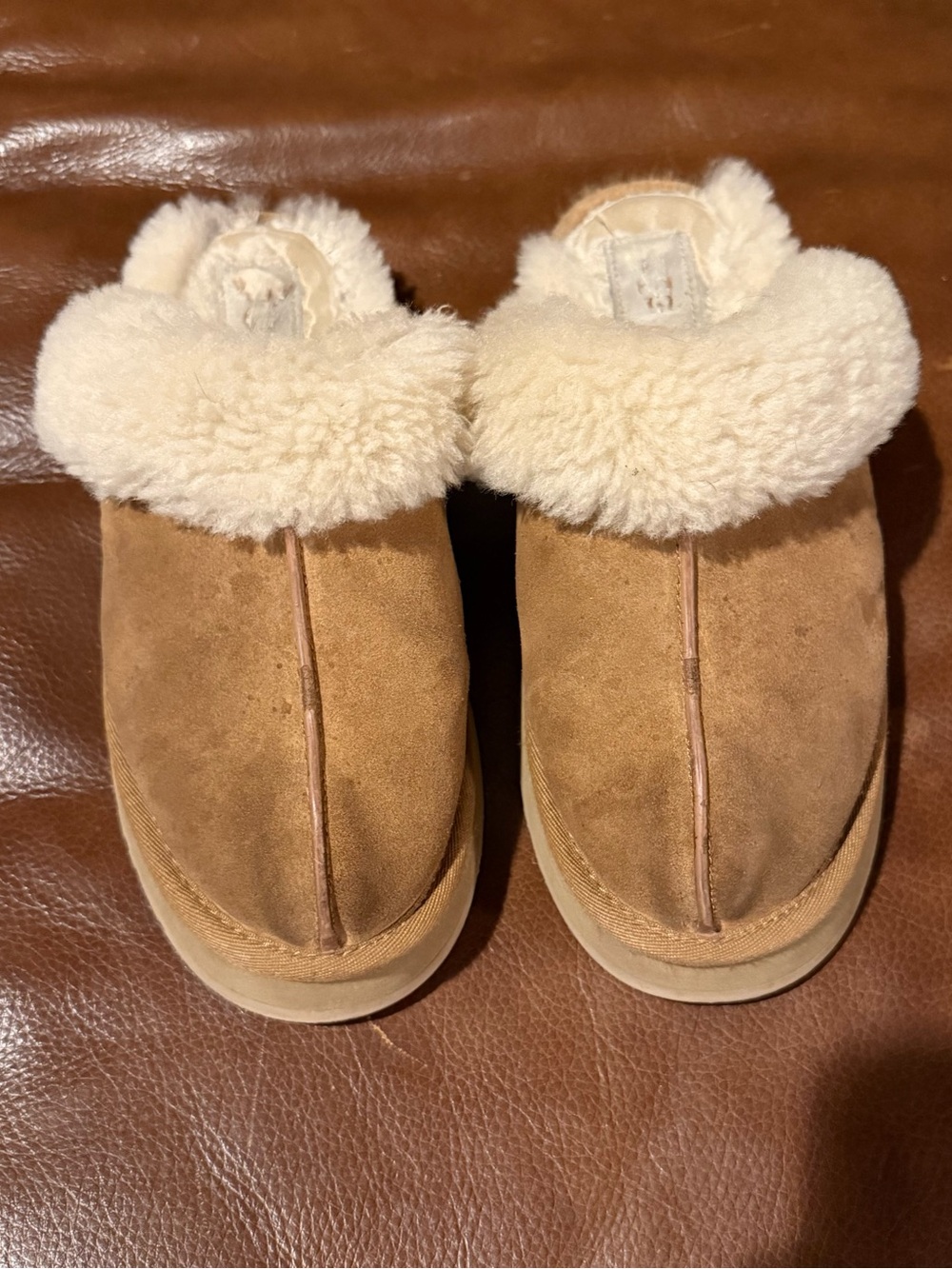 UGG disquette slippers Cozy Chestnut Shearling Clog Slippers for Women - Picture 3 of 6